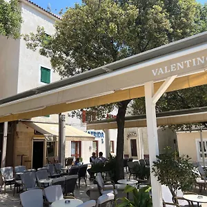 https://beachfront-apartment-pag.hotelinzadar.com